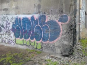 Sony Xperia Tipo - graffiti
